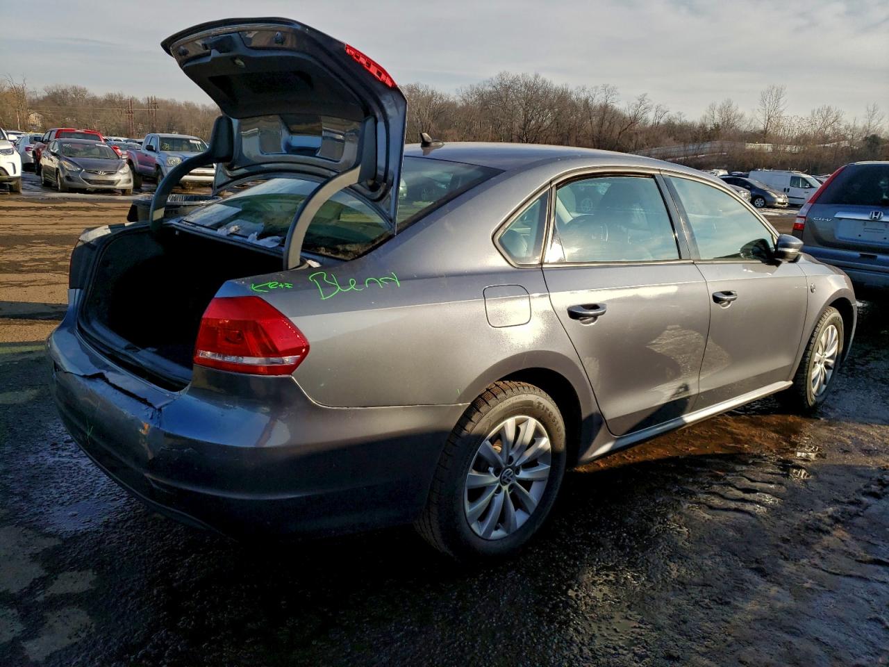 2015 VOLKSWAGEN PASSAT S photo 3