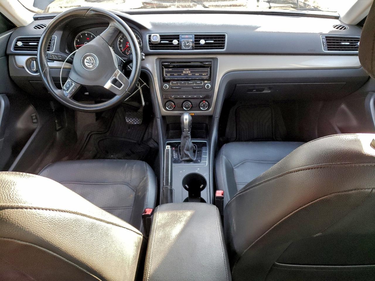 2015 VOLKSWAGEN PASSAT S photo 8