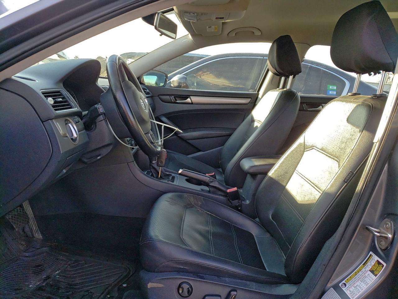 2015 VOLKSWAGEN PASSAT S photo 7
