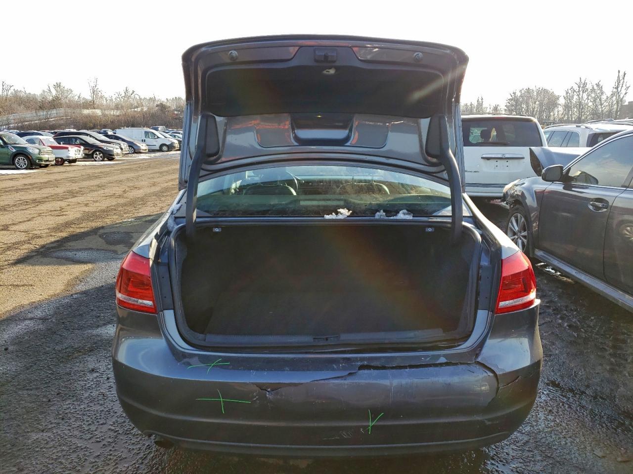 2015 VOLKSWAGEN PASSAT S photo 6