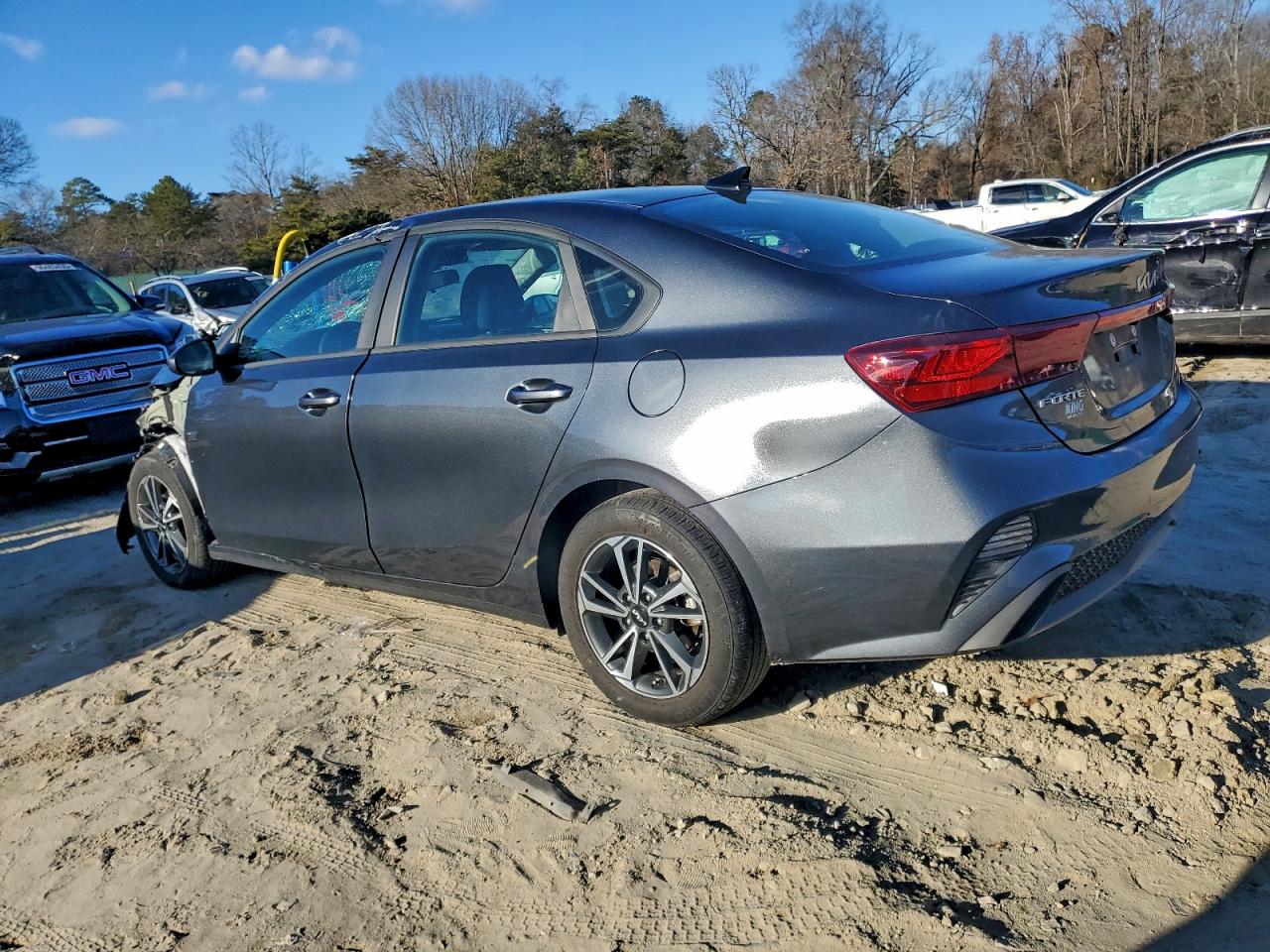 2024 KIA FORTE photo 2