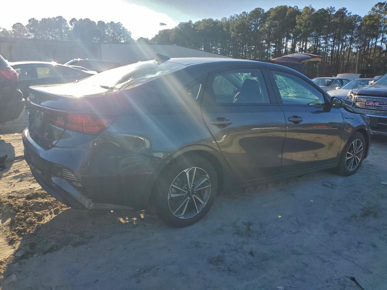 2024 KIA FORTE photo 3