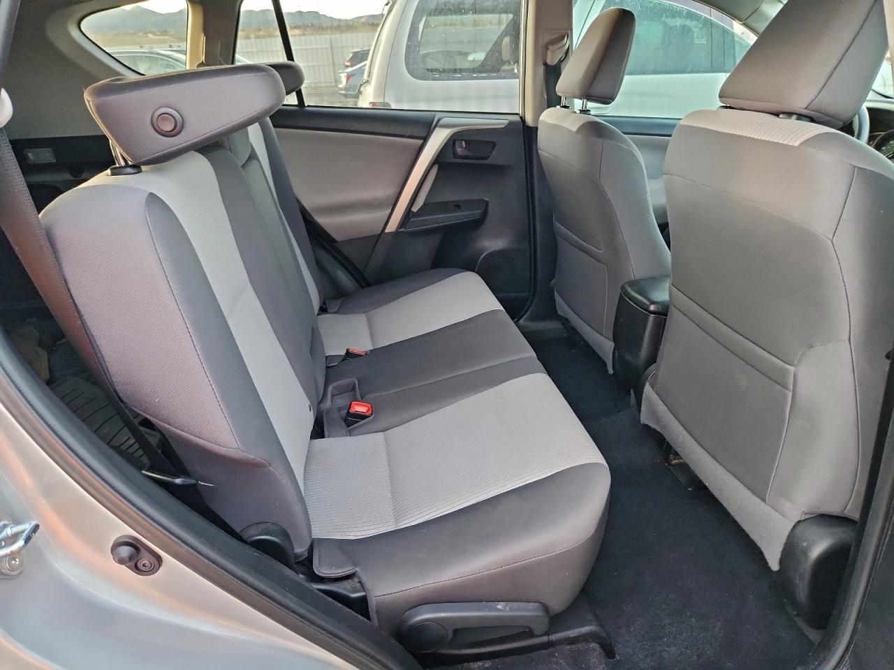 2014 TOYOTA RAV4 LE photo 10
