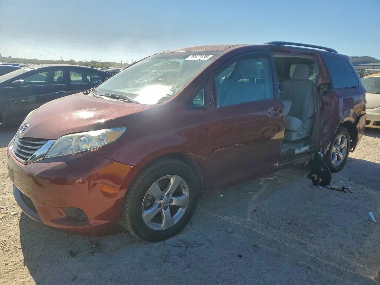 2014 TOYOTA SIENNA