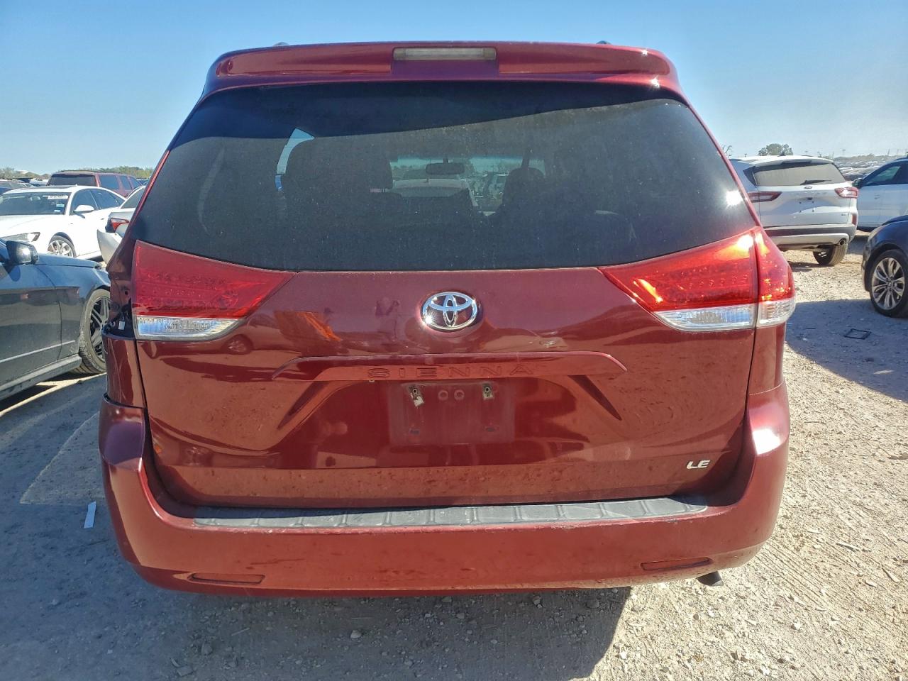 2014 TOYOTA SIENNA LE photo 6