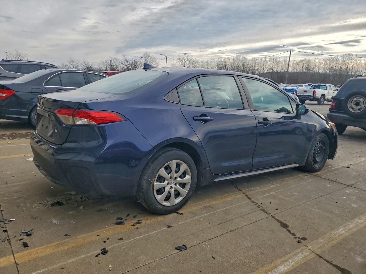 2021 TOYOTA COROLLA LE photo 3