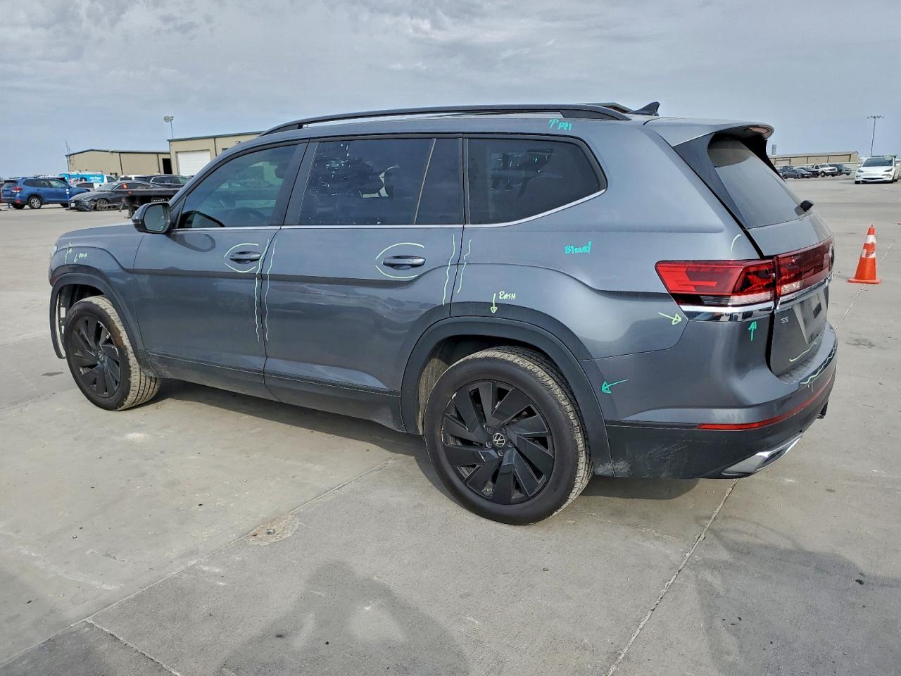 2024 VOLKSWAGEN ATLAS SE photo 2