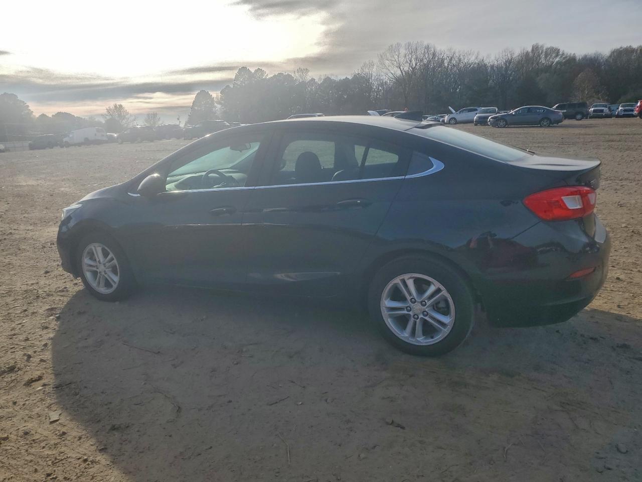 2017 CHEVROLET CRUZE LT photo 2