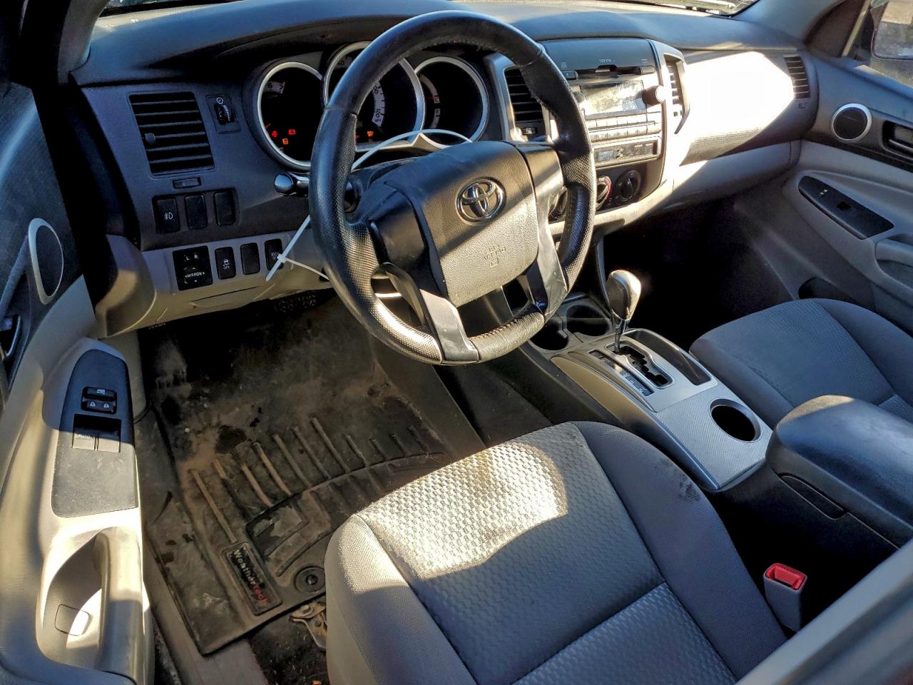 2012 TOYOTA TACOMA photo 8