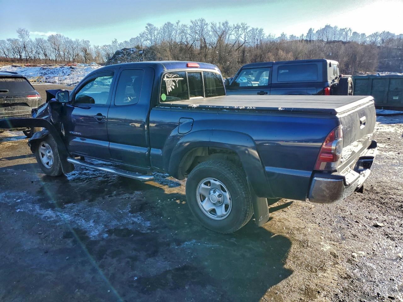 2012 TOYOTA TACOMA photo 2