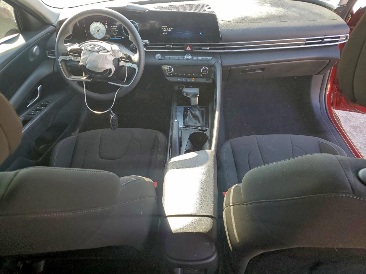 2024 HYUNDAI ELANTRA SEL photo 8
