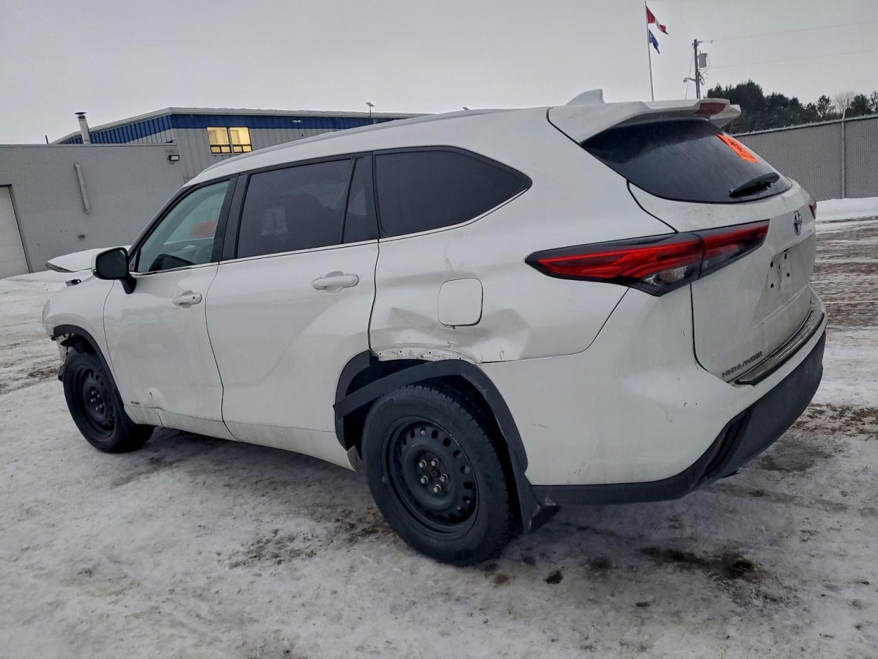 2023 TOYOTA HIGHLANDER HYBRID XLE photo 3