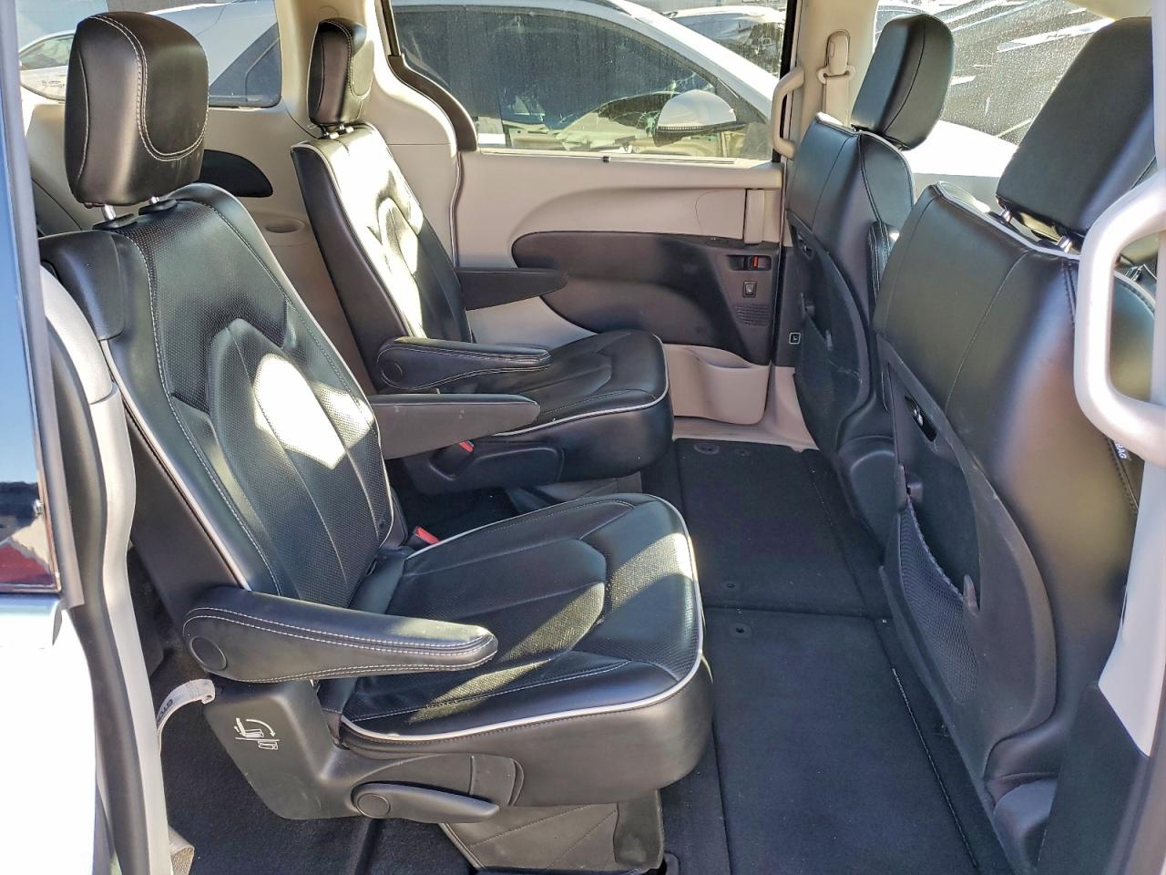 2023 CHRYSLER PACIFICA LIMITED photo 31