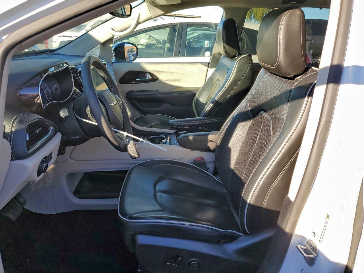2023 CHRYSLER PACIFICA LIMITED photo 19