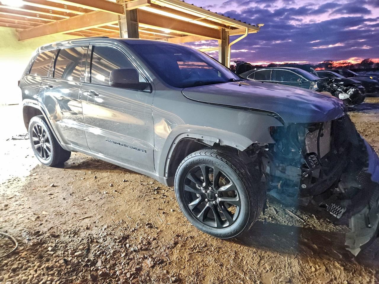 2020 JEEP GRAND CHEROKEE LAREDO photo 4