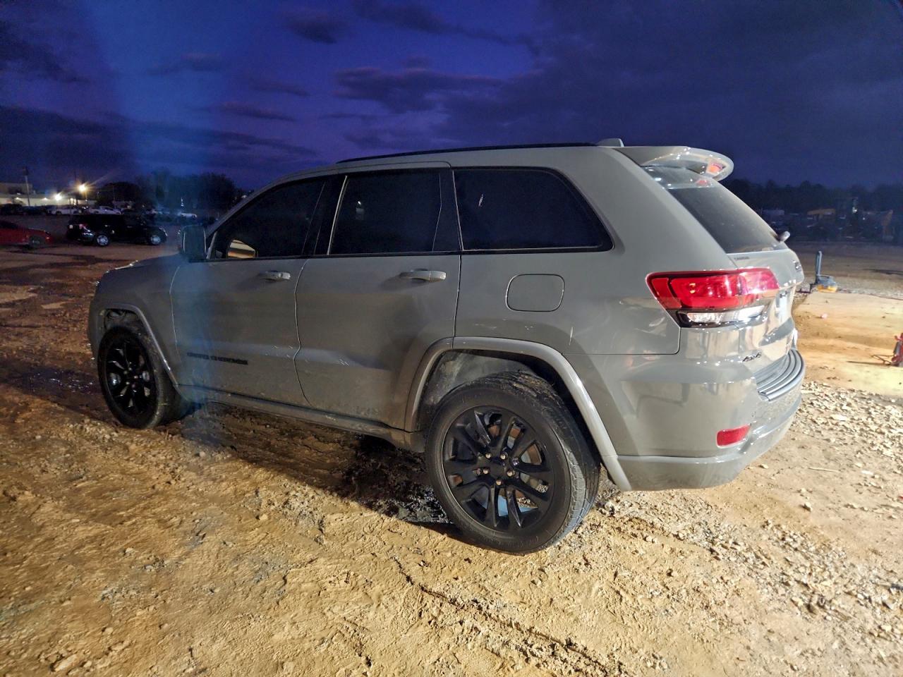 2020 JEEP GRAND CHEROKEE LAREDO photo 2