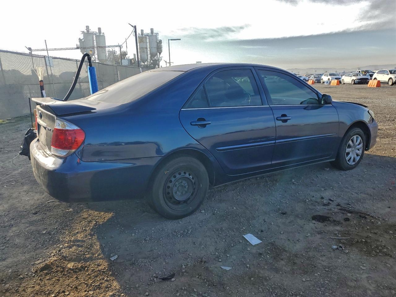 2005 TOYOTA CAMRY LE photo 3