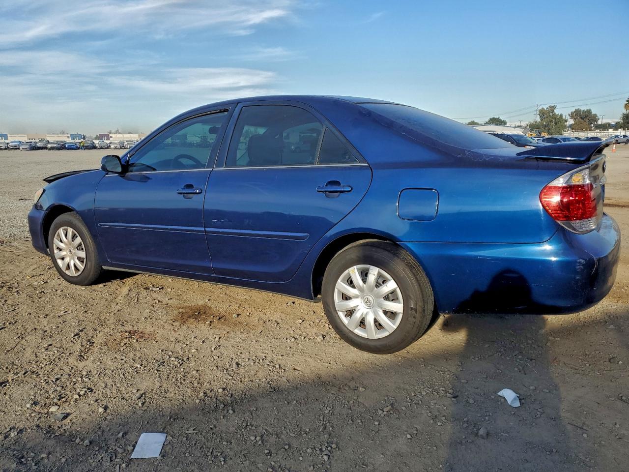 2005 TOYOTA CAMRY LE photo 2