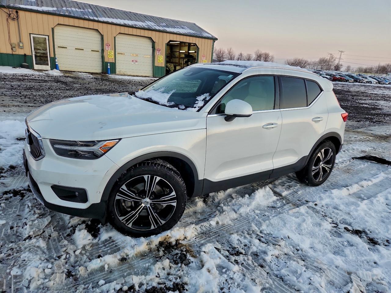 2019 VOLVO XC40