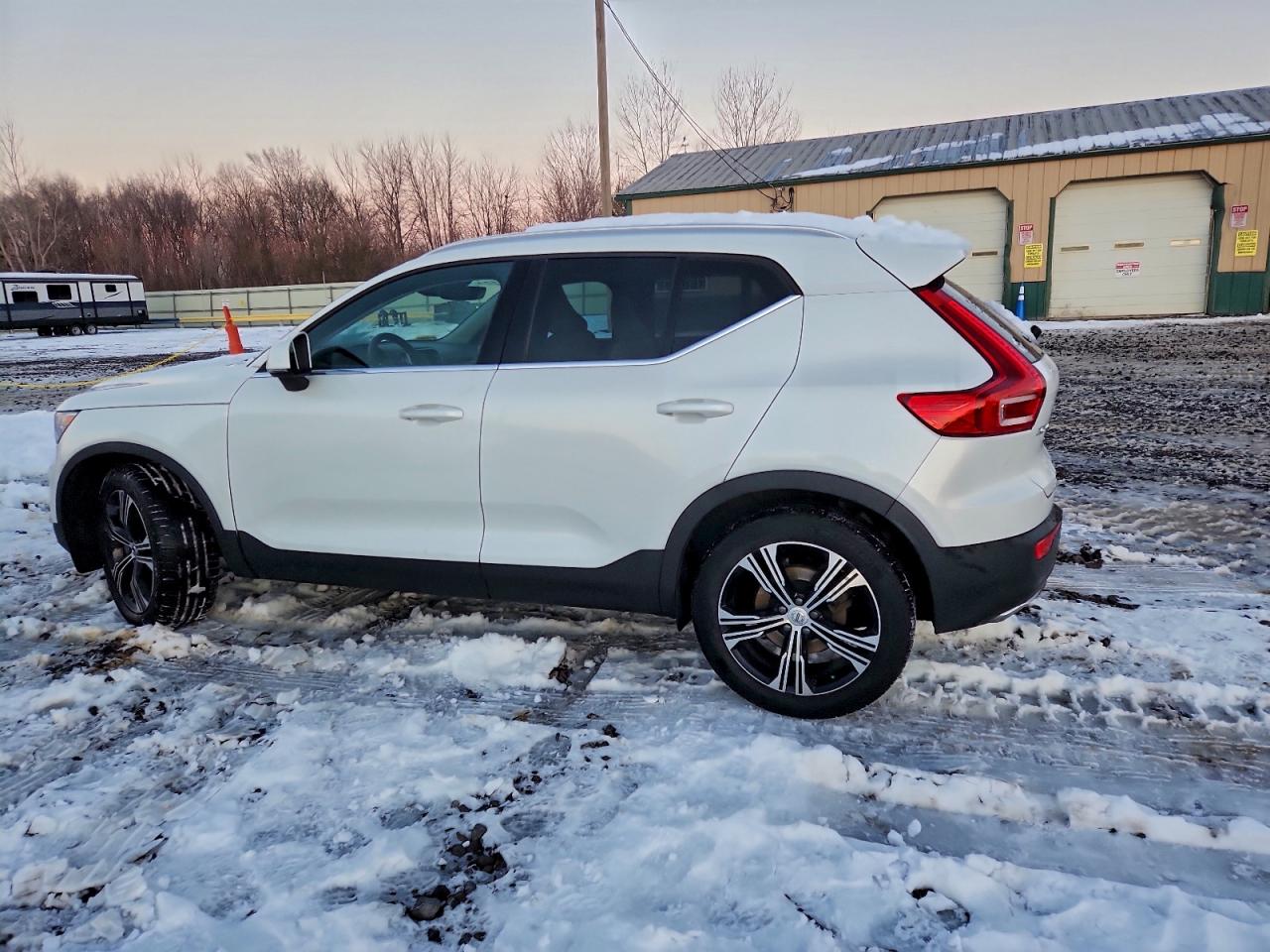 2019 VOLVO XC40 T5 INSCRIPTION photo 3