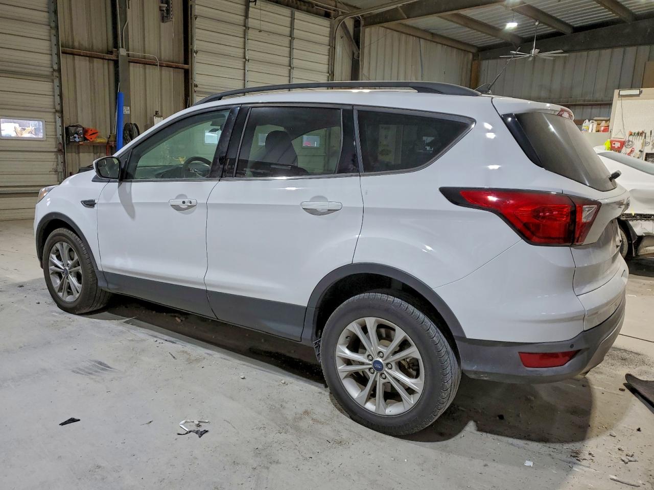 2019 FORD ESCAPE SEL photo 2