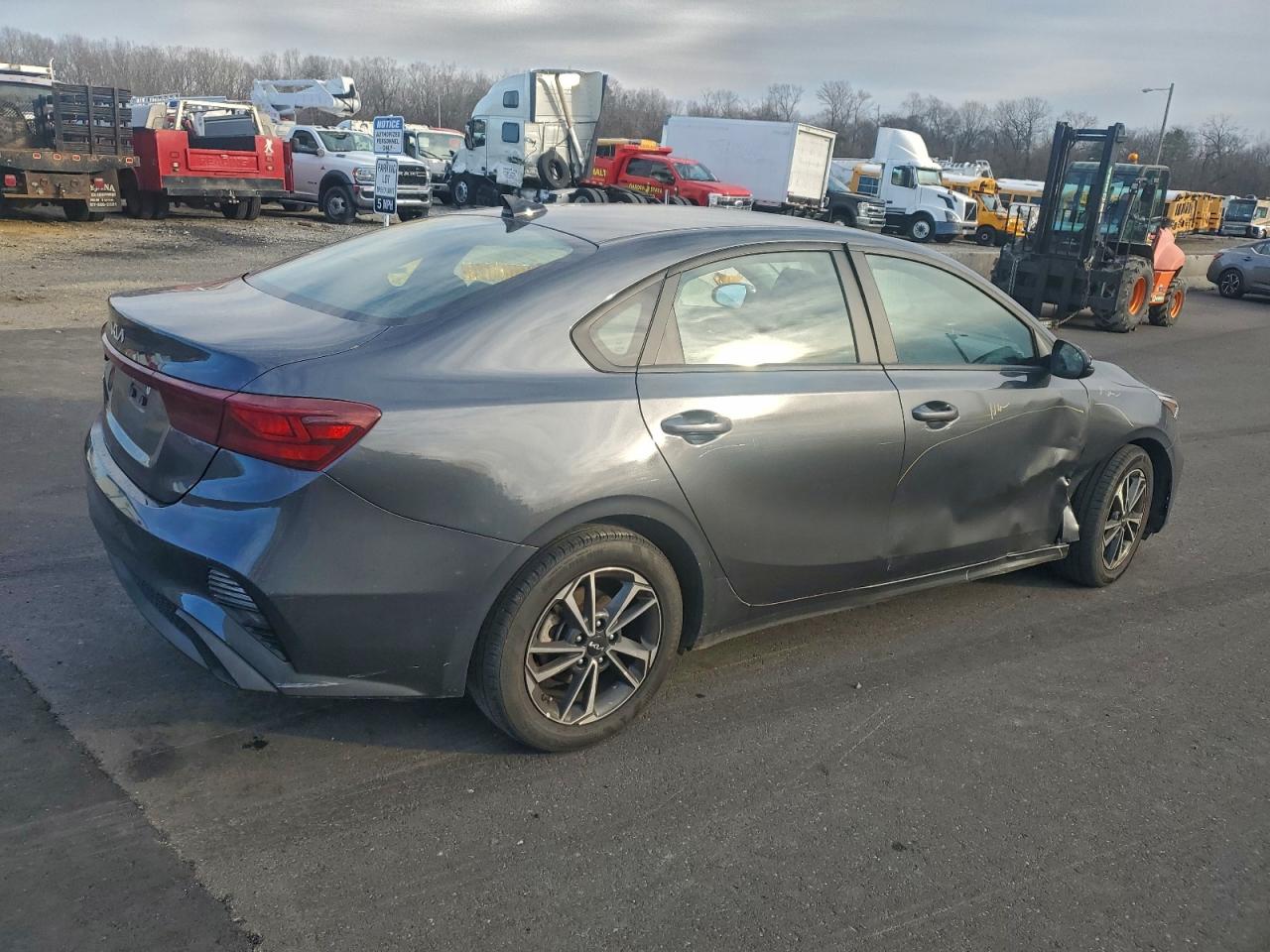 2024 KIA FORTE LX photo 5