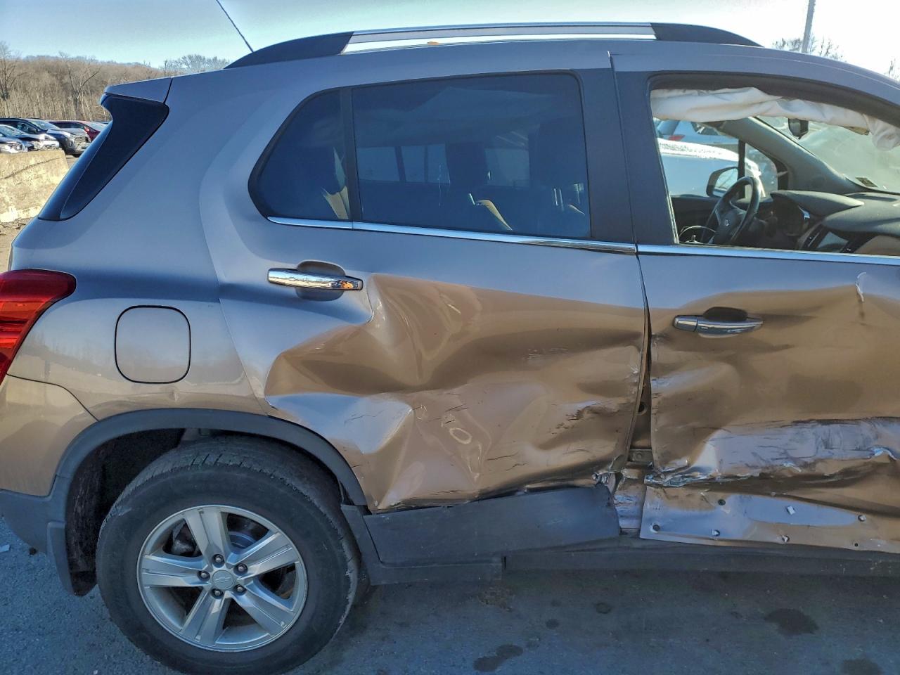 2018 CHEVROLET TRAX 1LT photo 11