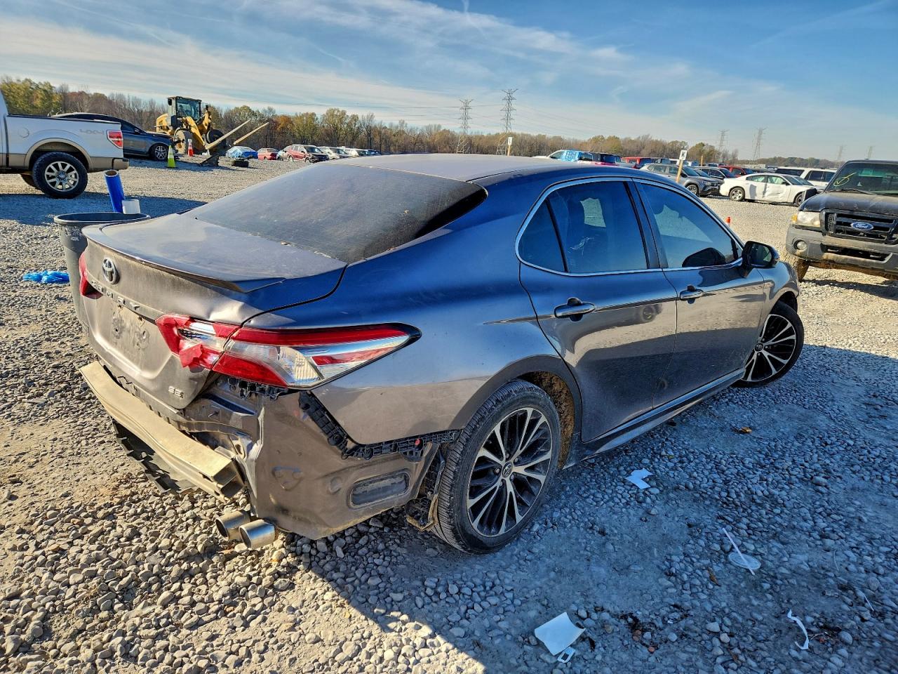 2018 TOYOTA CAMRY L photo 3