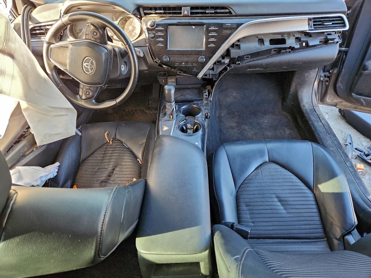 2018 TOYOTA CAMRY L photo 8