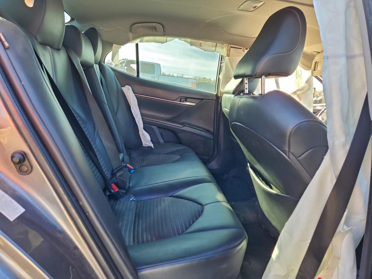 2018 TOYOTA CAMRY L photo 10