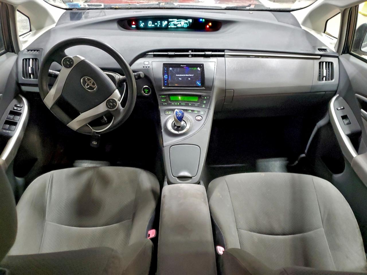 2011 TOYOTA PRIUS photo 8