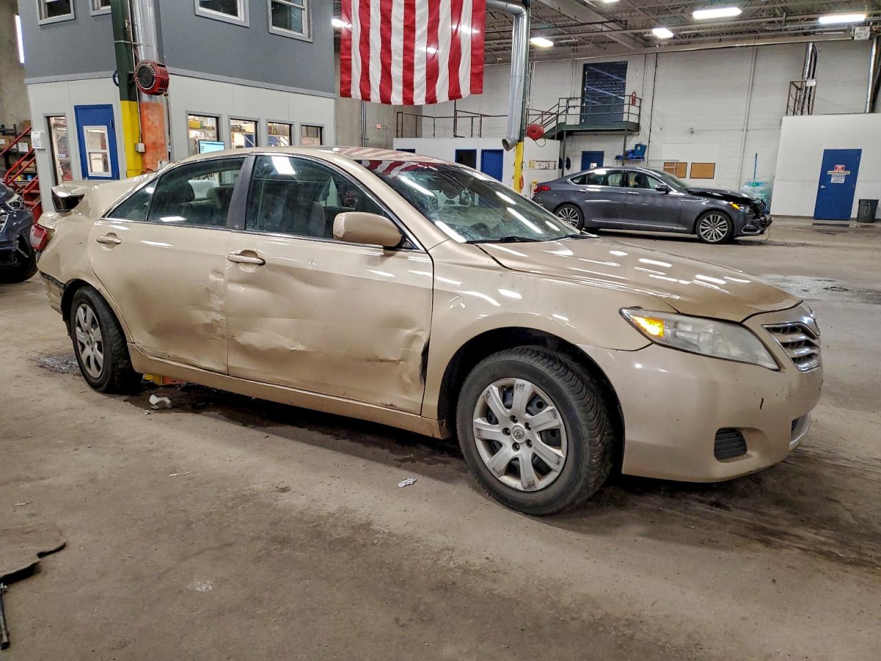 2010 TOYOTA CAMRY BASE photo 4