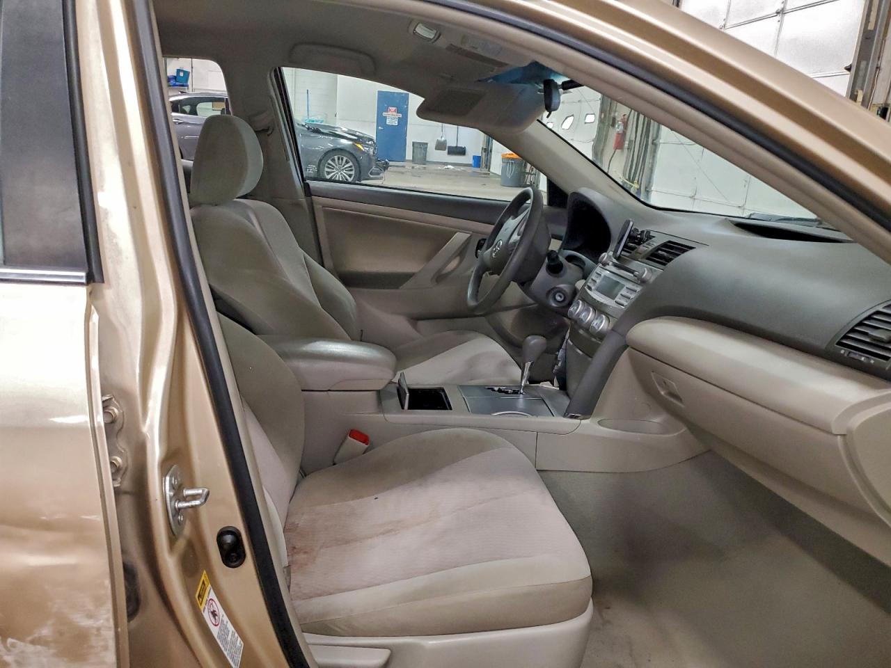2010 TOYOTA CAMRY BASE photo 7