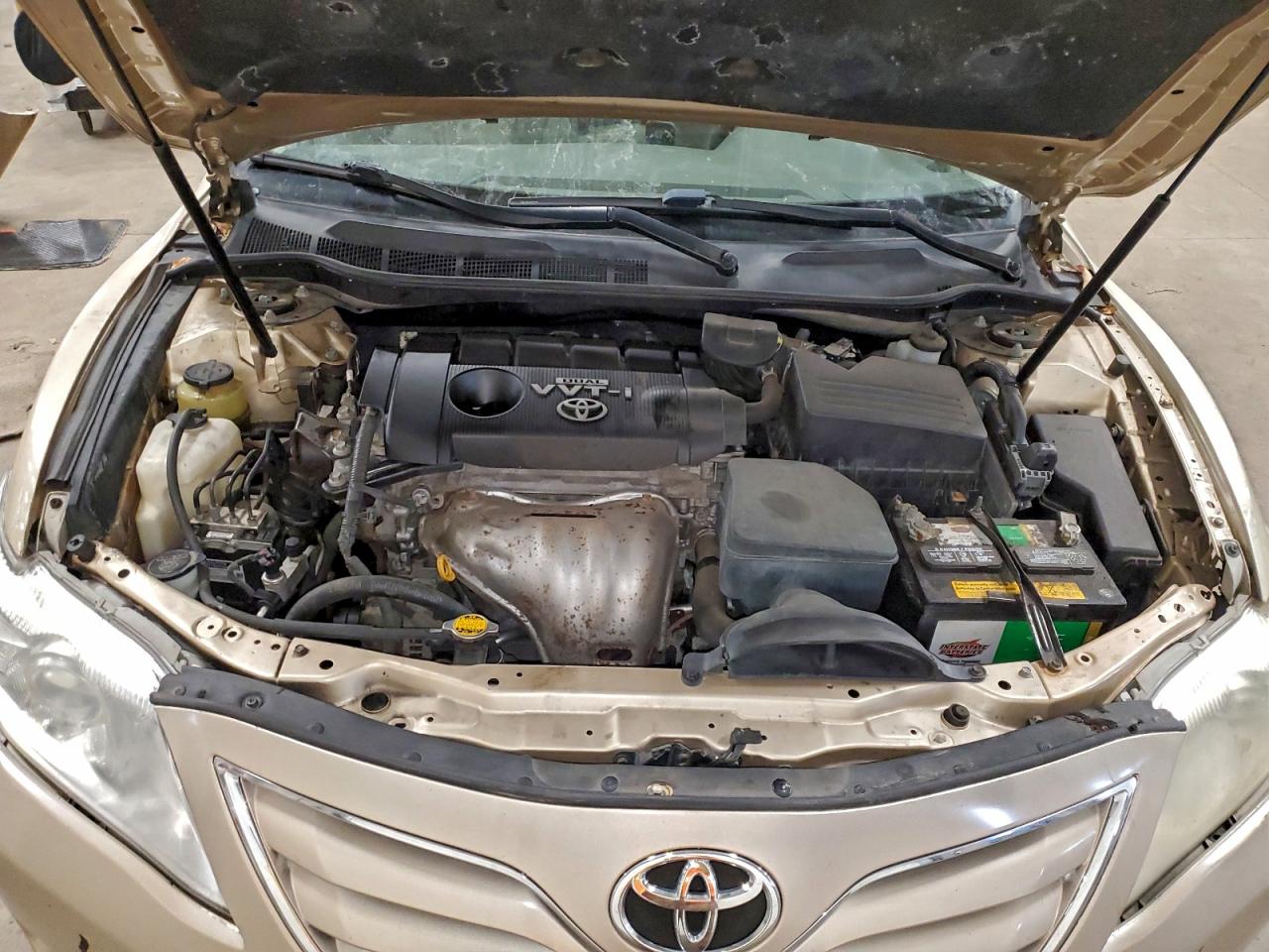 2010 TOYOTA CAMRY BASE photo 11