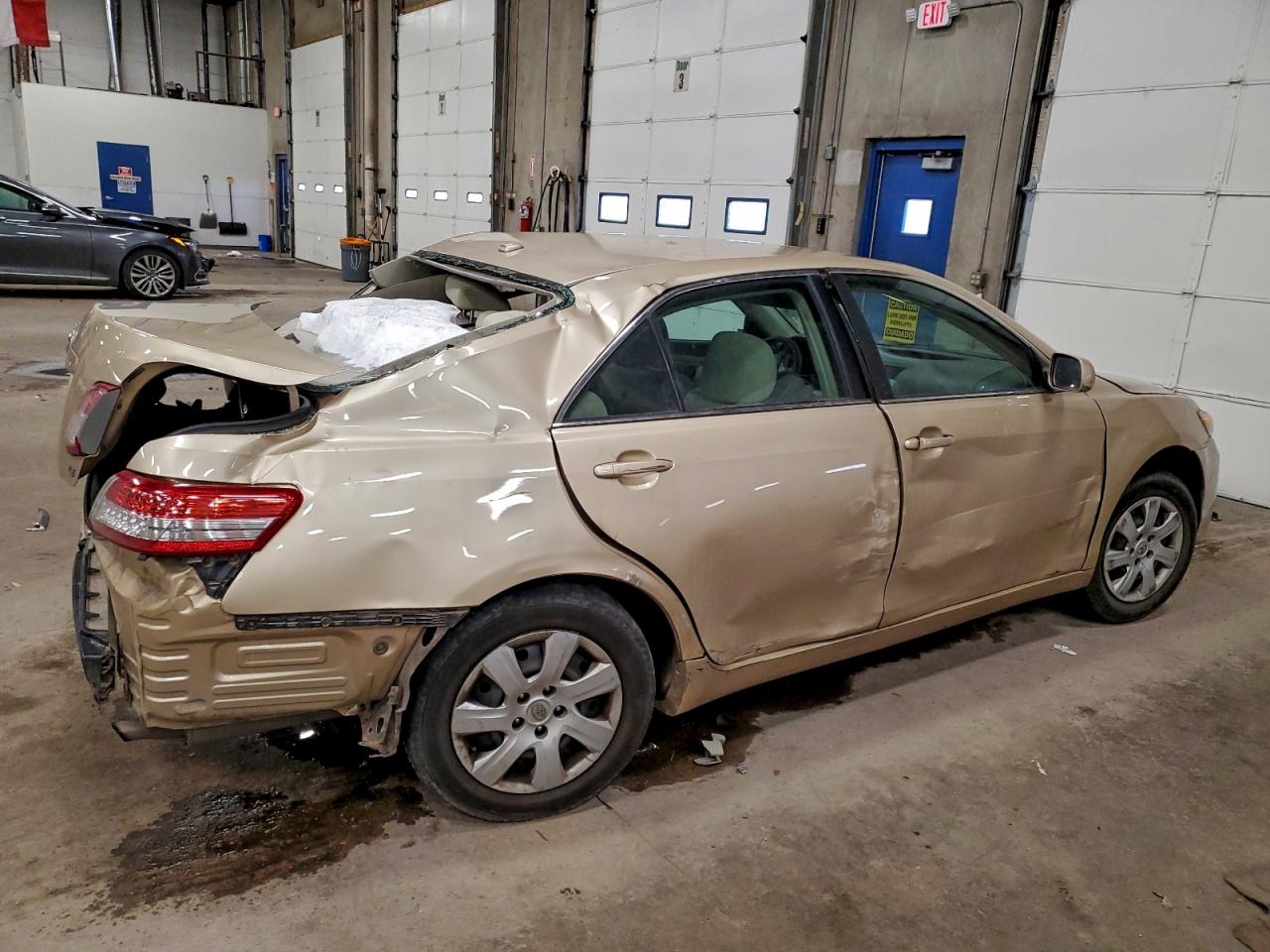 2010 TOYOTA CAMRY BASE photo 3