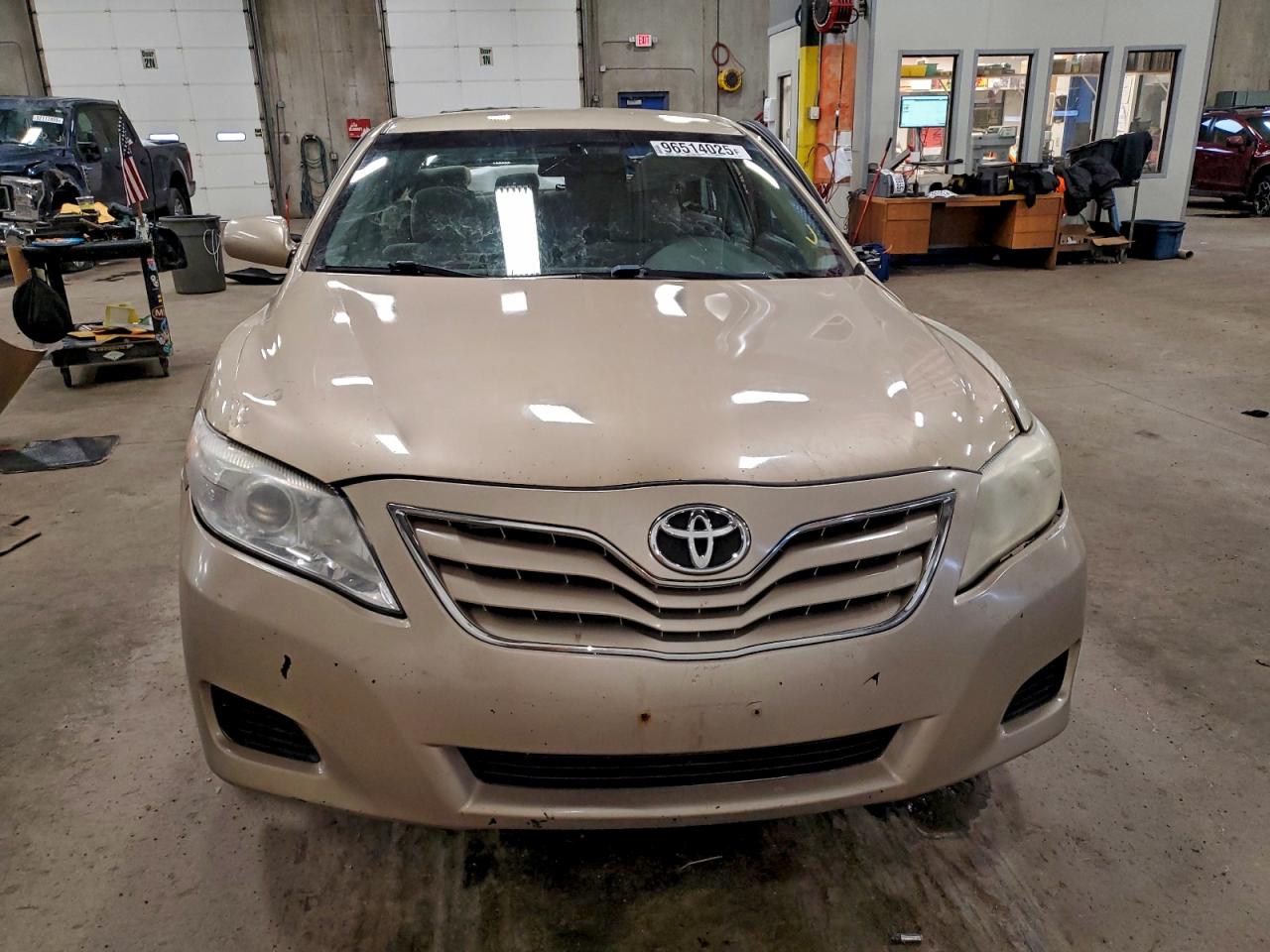 2010 TOYOTA CAMRY BASE photo 5