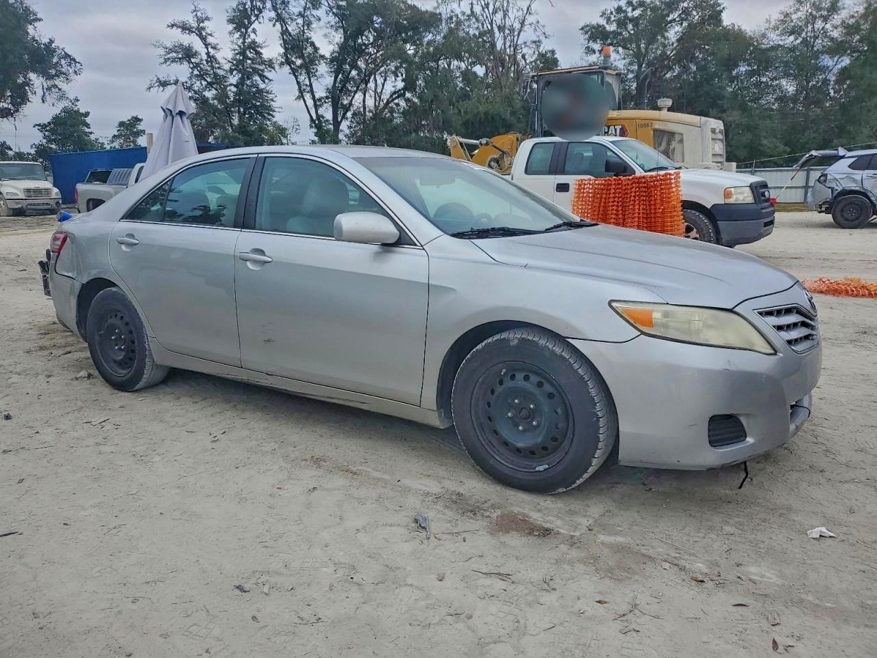 2011 TOYOTA CAMRY BASE photo 4