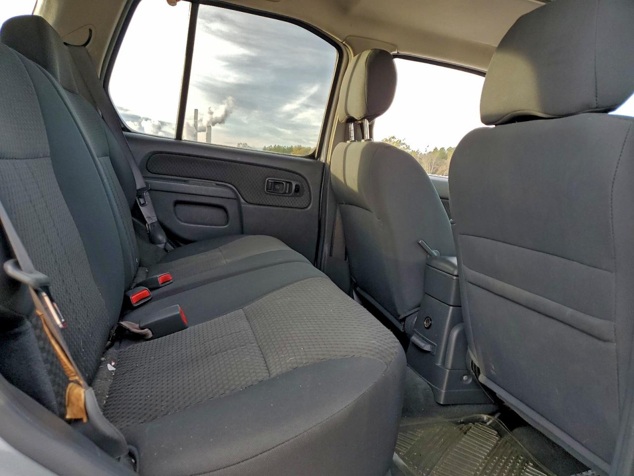 2004 NISSAN XTERRA XE photo 10