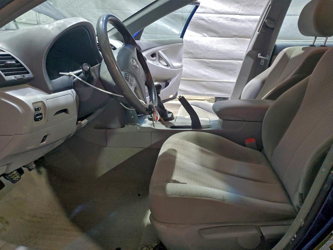 2010 TOYOTA CAMRY BASE photo 7