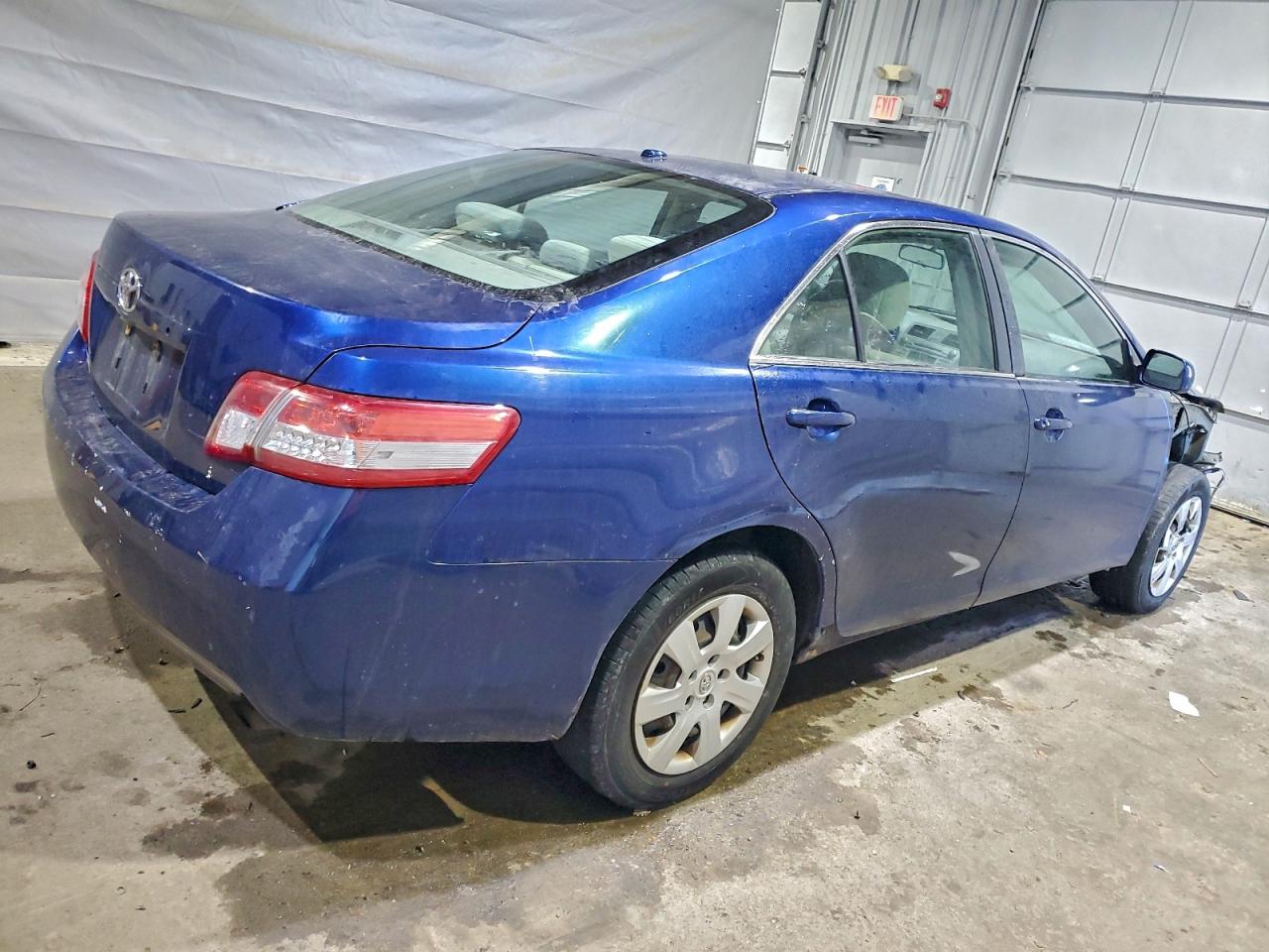 2010 TOYOTA CAMRY BASE photo 3