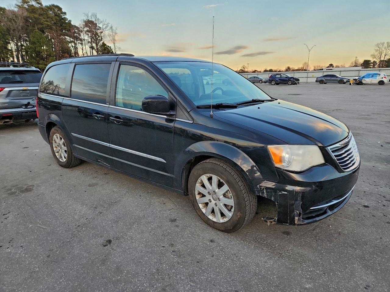 2013 CHRYSLER TOWN & COUNTRY TOURING photo 7