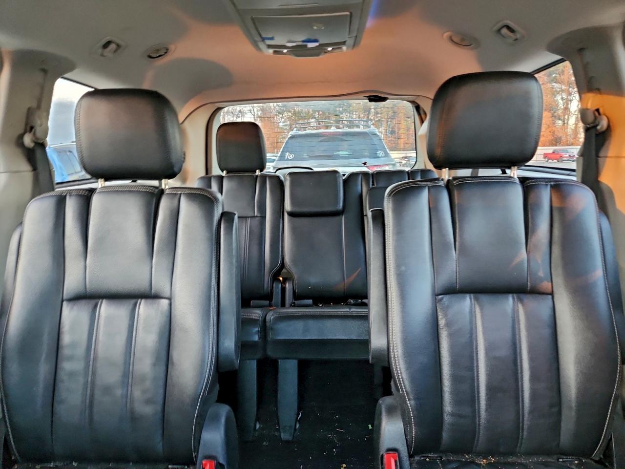 2013 CHRYSLER TOWN & COUNTRY TOURING photo 19