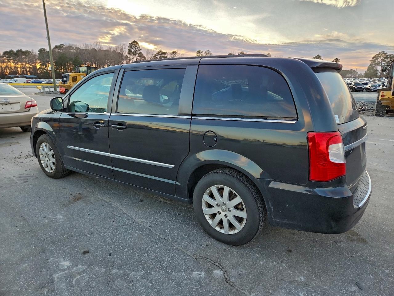 2013 CHRYSLER TOWN & COUNTRY TOURING photo 3