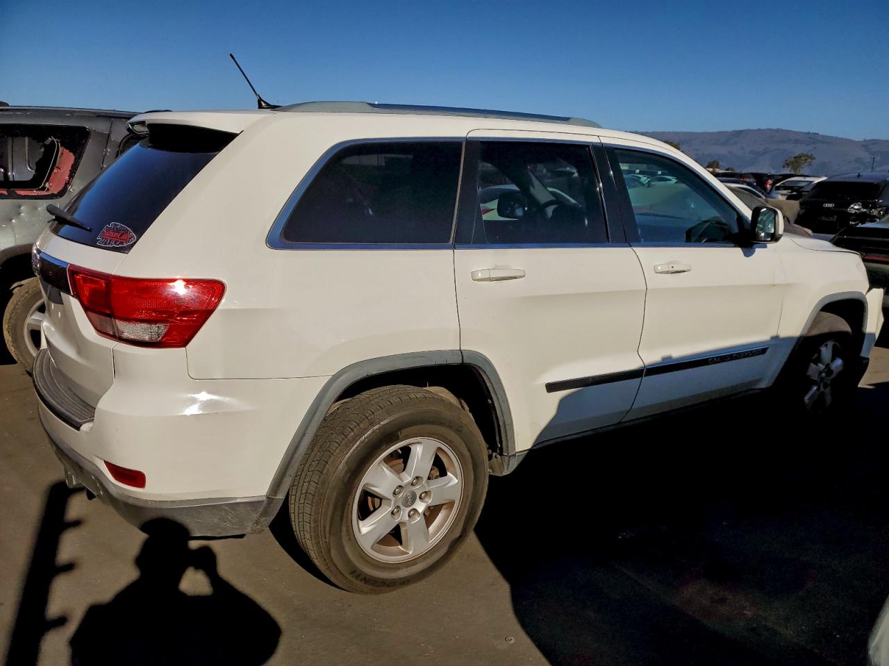 2011 JEEP GRAND CHEROKEE LAREDO photo 3