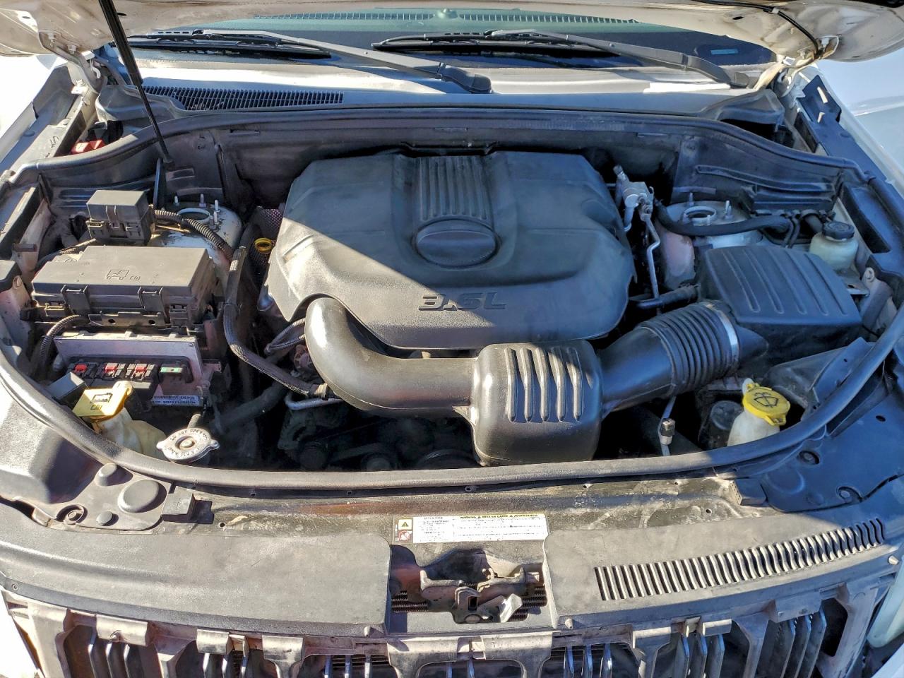 2011 JEEP GRAND CHEROKEE LAREDO photo 11