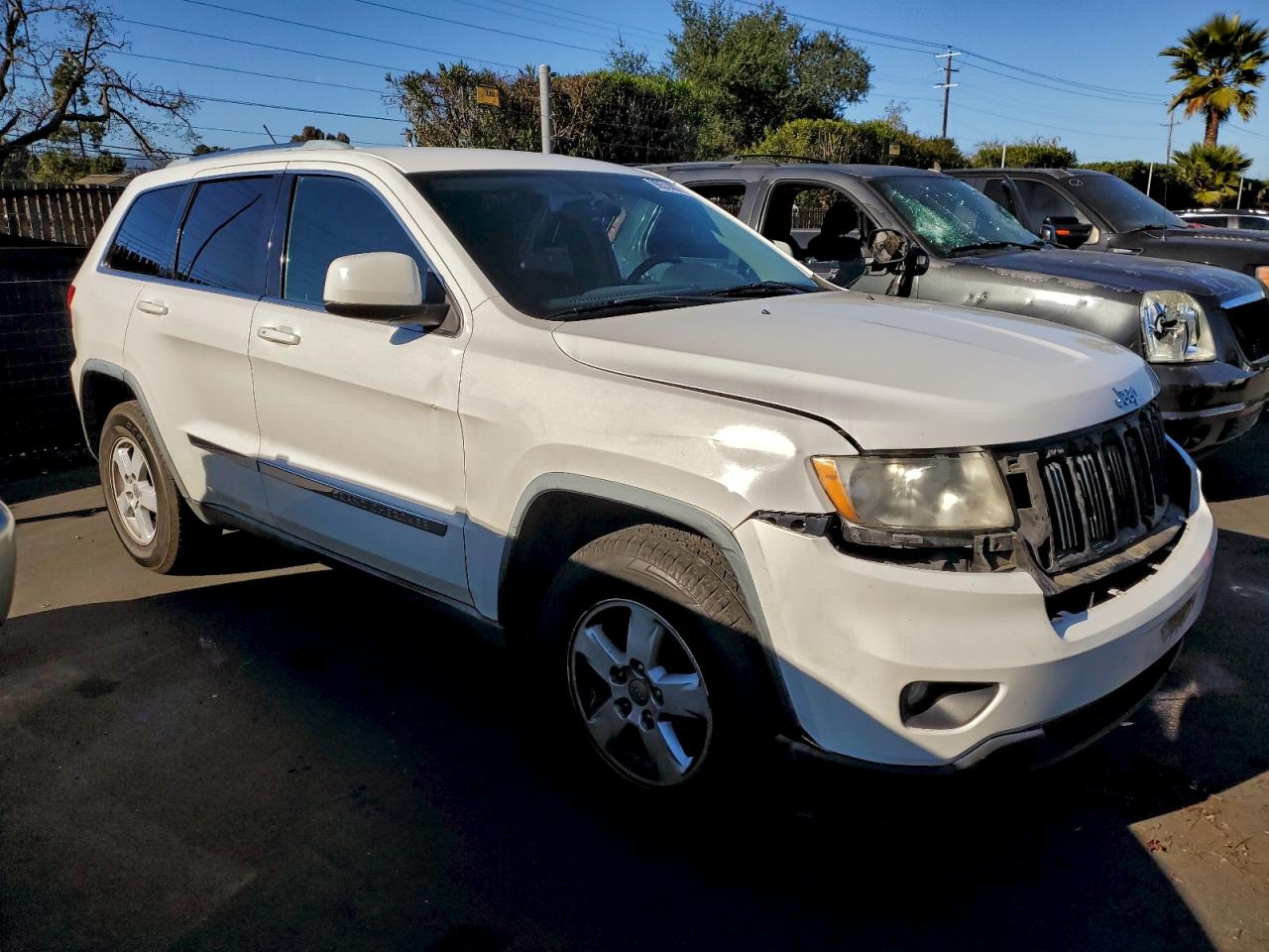 2011 JEEP GRAND CHEROKEE LAREDO photo 4