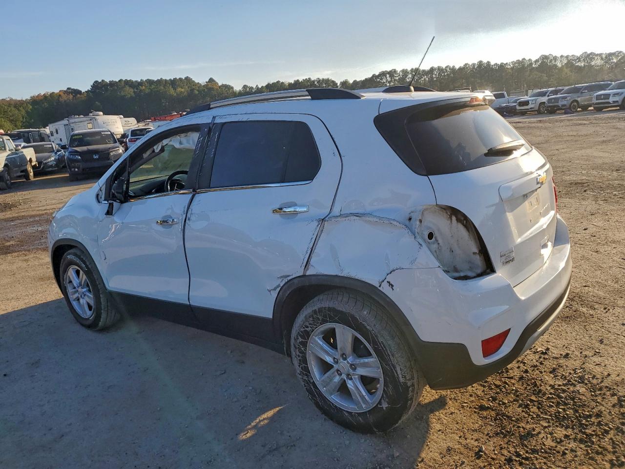 2017 CHEVROLET TRAX 1LT photo 2