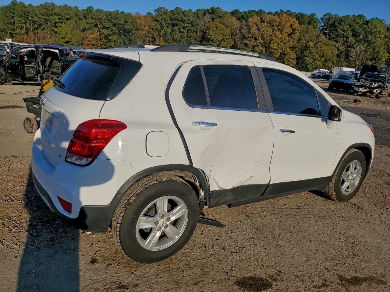 2017 CHEVROLET TRAX 1LT photo 3