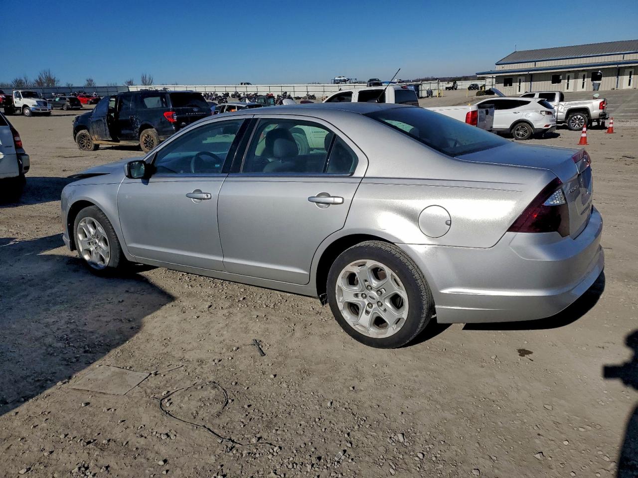 2011 FORD FUSION SE photo 2