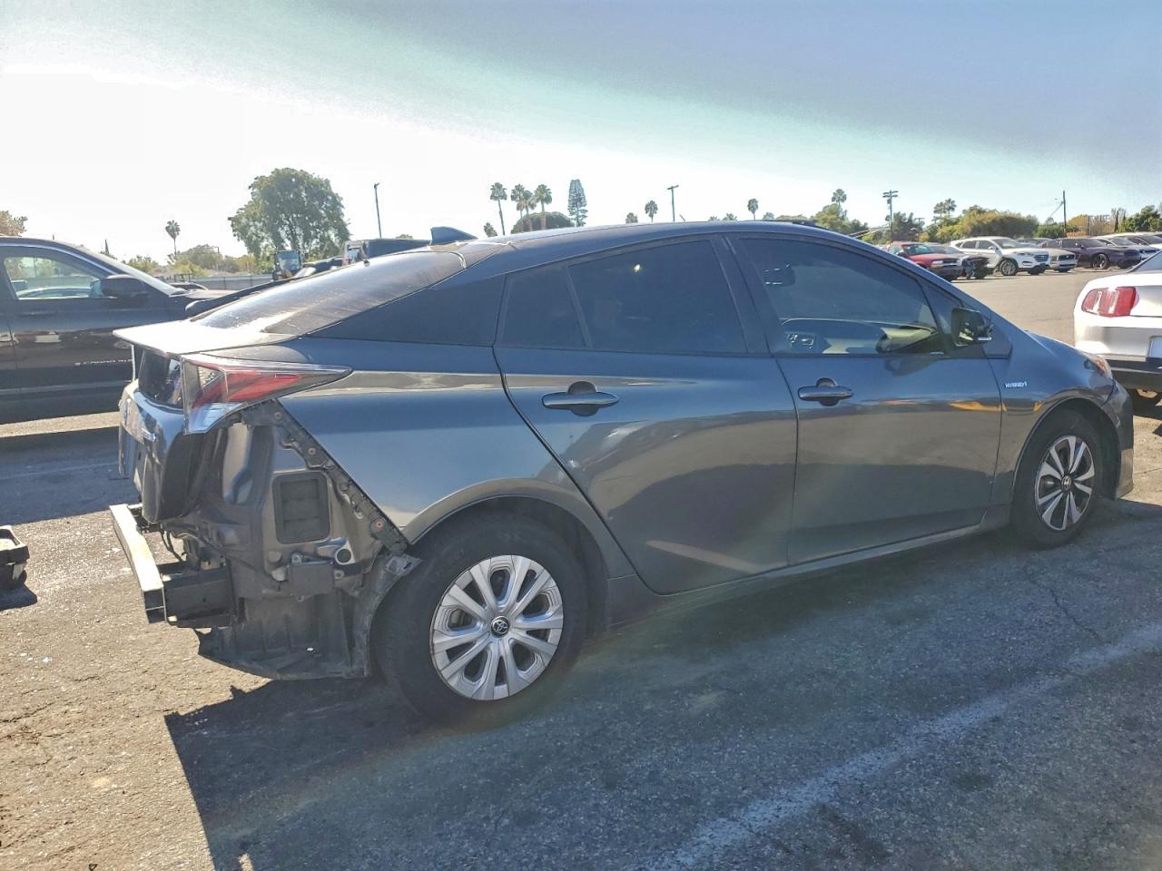 2016 TOYOTA PRIUS photo 3